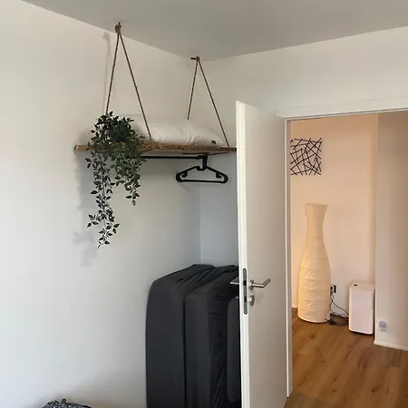 Gesamte Kontaktlos Naehe Messe Expo Plaza Mit Netflix Lägenhet *