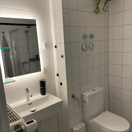 Gesamte Kontaktlos Naehe Messe Expo Plaza Mit Netflix Lägenhet