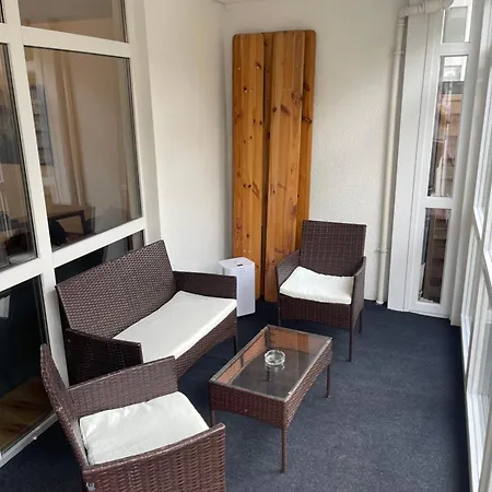 Gesamte Kontaktlos Naehe Messe Expo Plaza Mit Netflix Lägenhet *